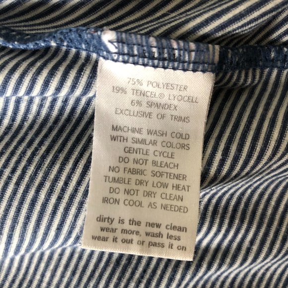 Blue & White yoga t-shirt with hip zipper pocket - Picture 3 of 4